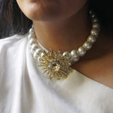 Arqa choker with pearls